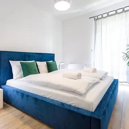 Bluszczowy, Myweek 아파트 *