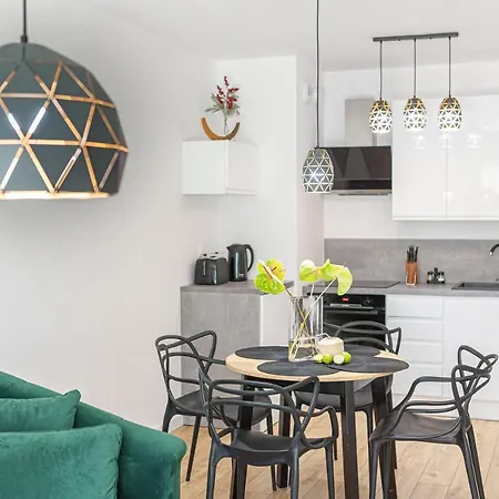 Apartment Bluszczowy, Myweek