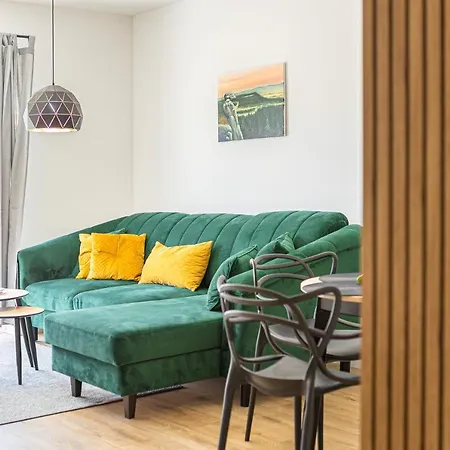 Bluszczowy, Myweek 쿠도바-즈루이